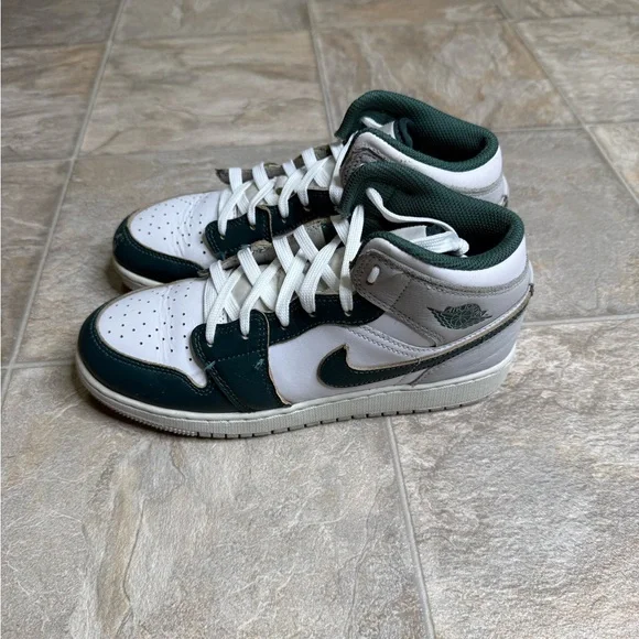 Air Jordan 1 Mid Oxidized Green GS Shoe Size 5.5Y Green FQ8088-103 Preowned - Picture 4 of 8